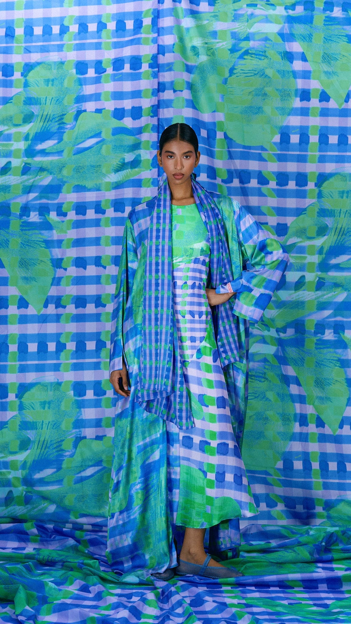 The Reversible Abaya in Checkered Orchid
