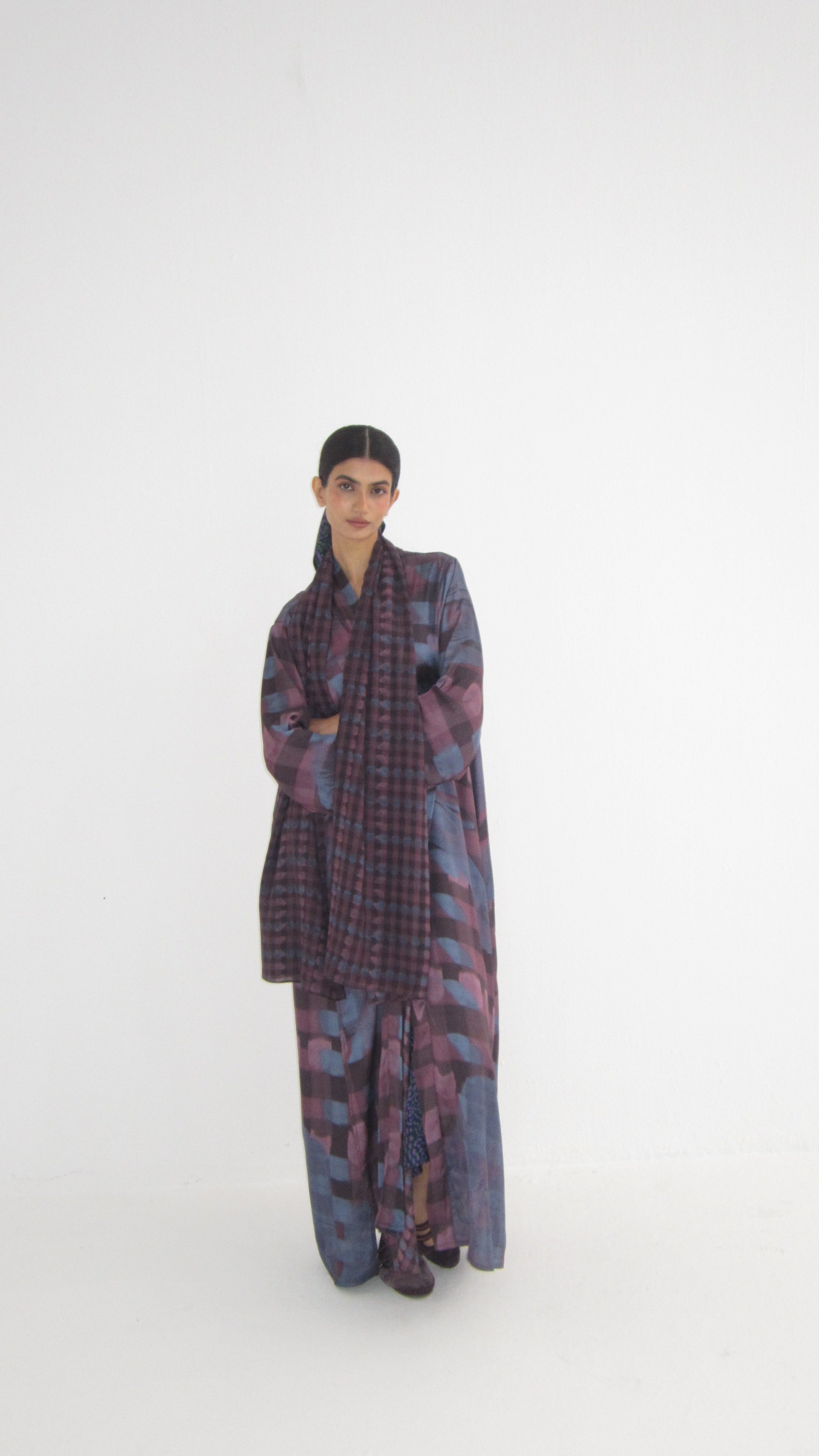 The Reversible Abaya in Checkered Orchid