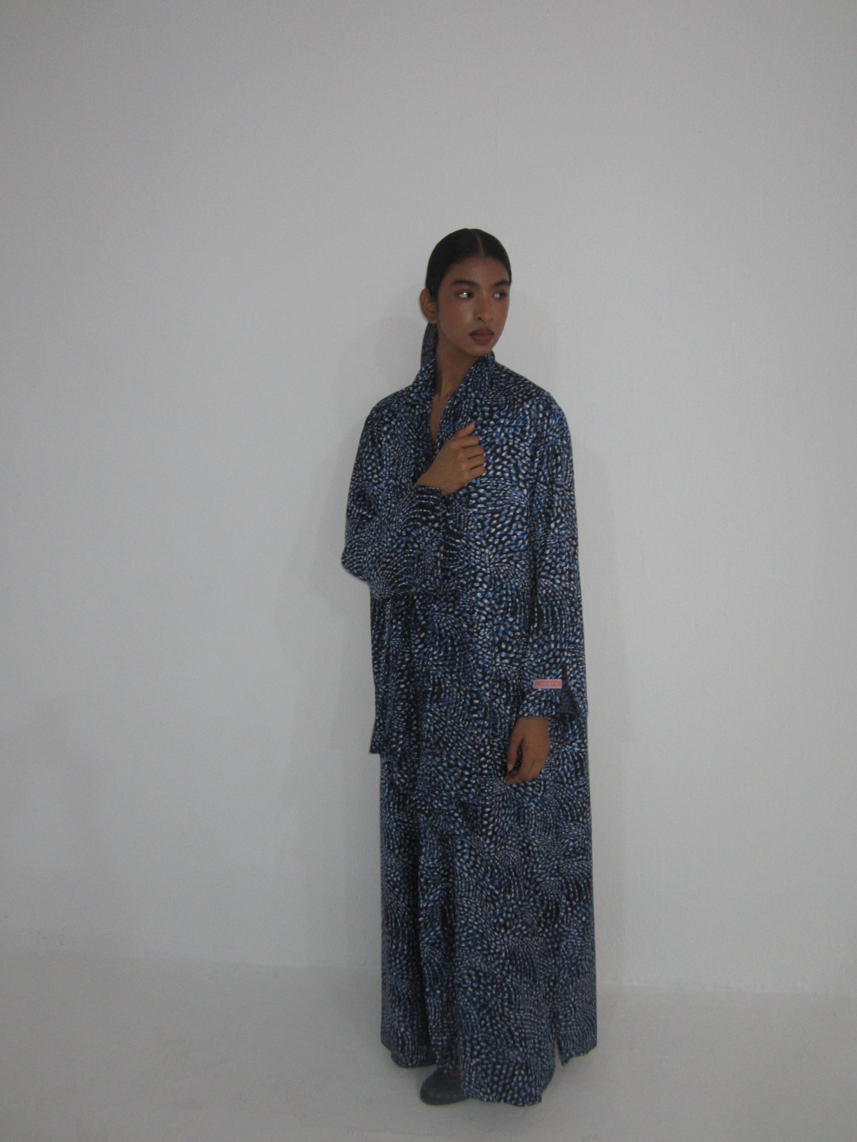 The Abaya in Iconic Dots