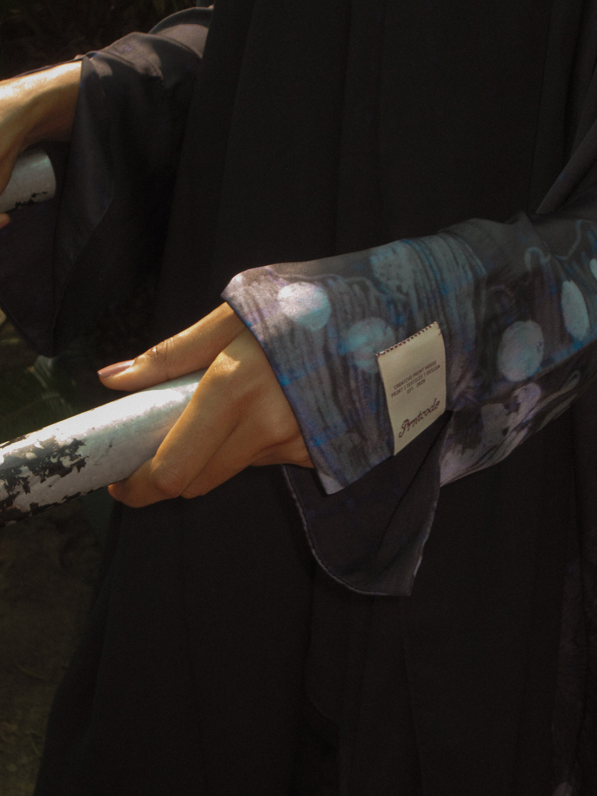 The Reversible Abaya in Burlwood Wildflower